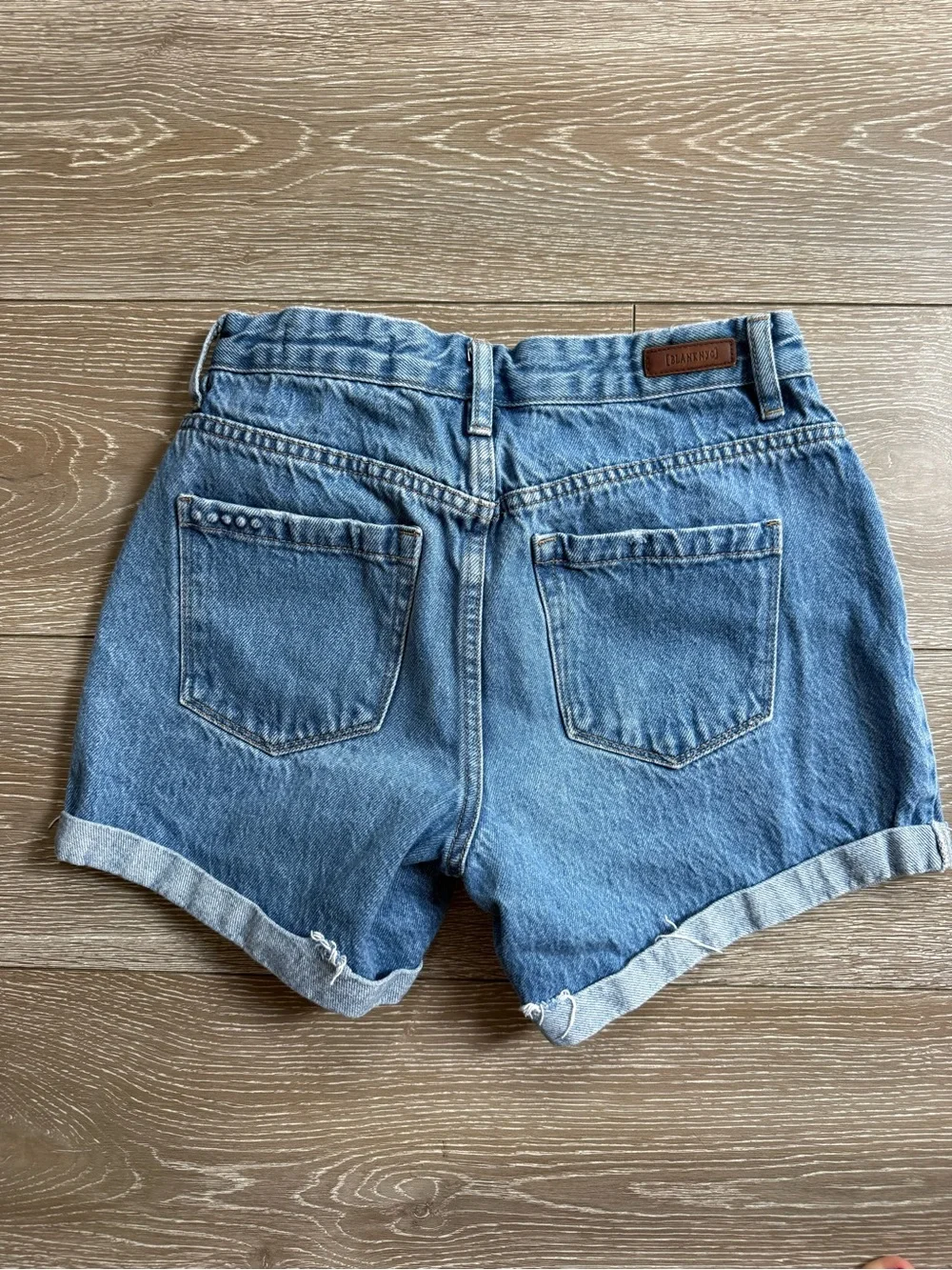 Blank NYC blue denim shorts 26 The Perry Rewrite The Stars Denim Mom Jean